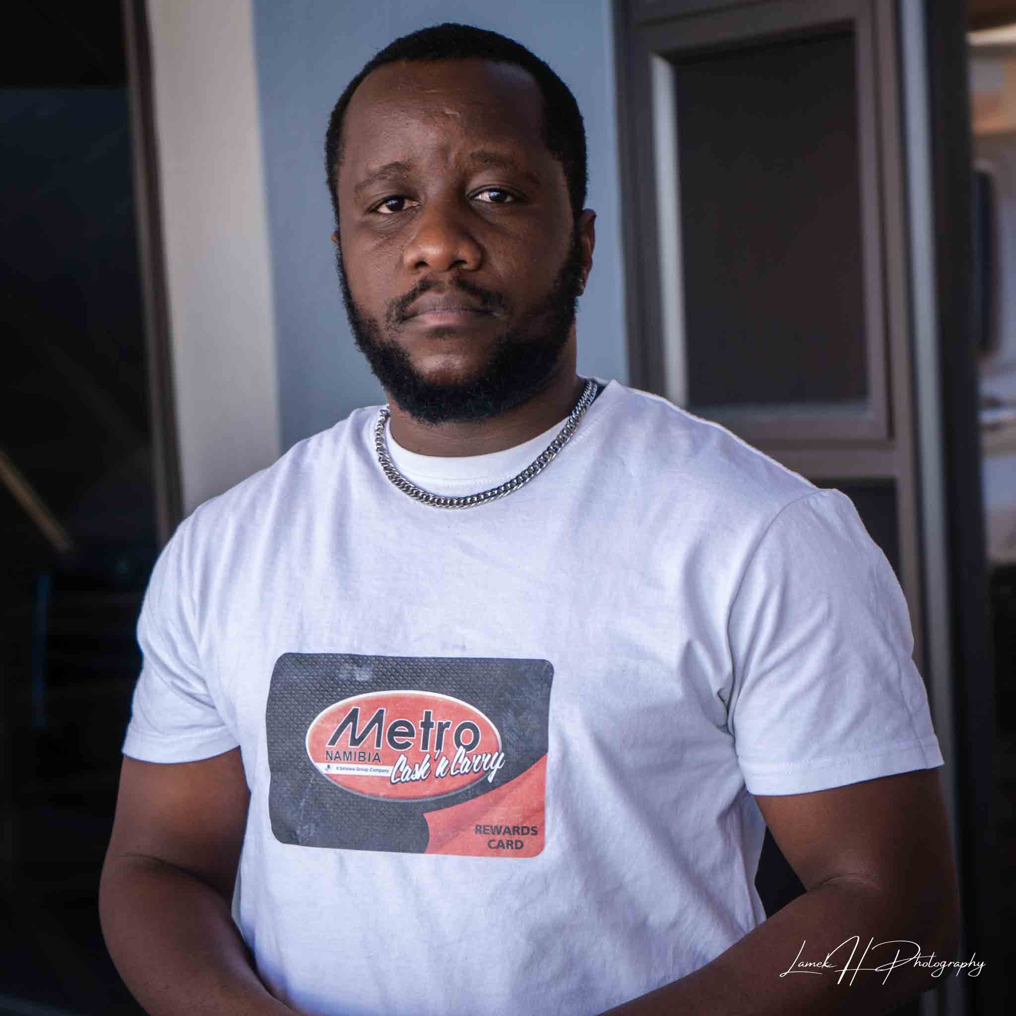 Outdoor portrait of a stylish man in natural light